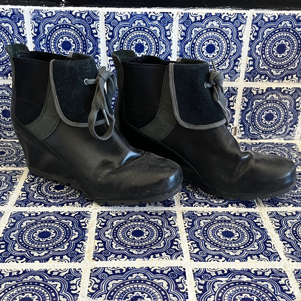 Merrell Black Ankle Booties with Wedge - Picture 1 of 3
